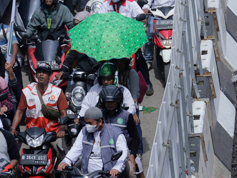 FOTO: Begini Kemacetan Parah di Sekitar JIS Usai Kampanye Akbar Anies-Muhaimin, Pendukung Jalan Kaki Berkilo-kilometer