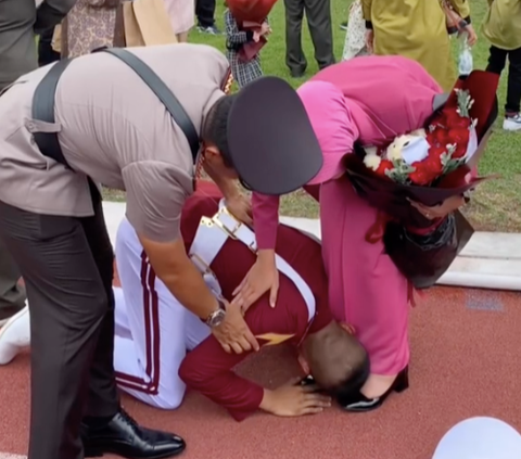 Momen Bahagia Ibu Bhayangkari Cantik Anaknya kini jadi Taruna Akpol, Pangkat Sang Suami jadi Sorotan