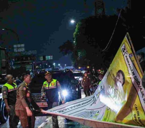 Ribuan Personel Satpol PP Dikerahkan Turunkan Alat Peraga Kampanye di Jakarta