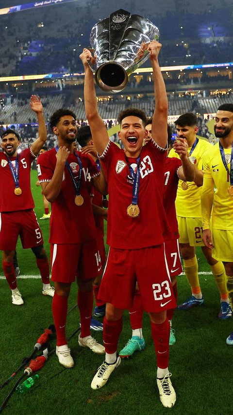 Tak cuma menjadi juara, Qatar juga mendapat penghargaan tim Fair Play. REUTERS/Molly Darlington