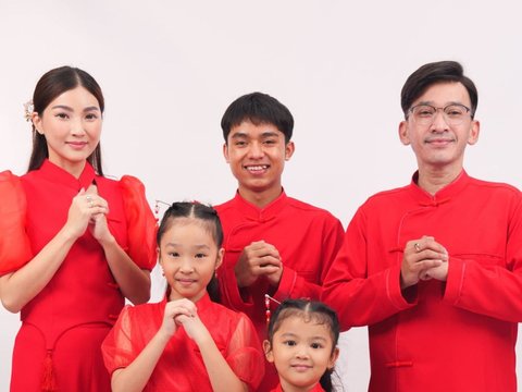 Undang Barongsai ke Rumah, Intip Foto-foto Keluarga Pasangan Ruben Onsu dan Sarwendah Rayakan Tahun Baru Imlek