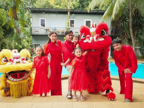 Undang Barongsai ke Rumah, Intip Foto-foto Keluarga Pasangan Ruben Onsu dan Sarwendah Rayakan Tahun Baru Imlek