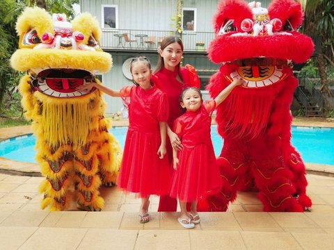 Undang Barongsai ke Rumah, Intip Foto-foto Keluarga Pasangan Ruben Onsu dan Sarwendah Rayakan Tahun Baru Imlek