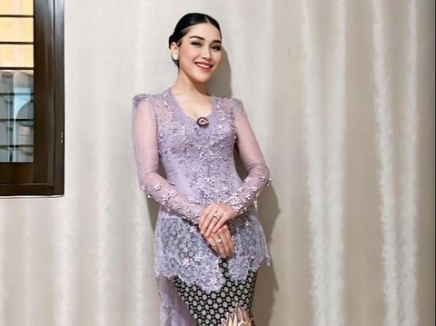 Calon Ibu Persit, ini Deretan Foto-foto Cantik Ayu Ting-Ting dalam Balutan Busana Kebaya