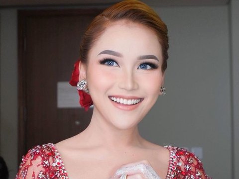 Calon Ibu Persit, ini Deretan Foto-foto Cantik Ayu Ting-Ting dalam Balutan Busana Kebaya