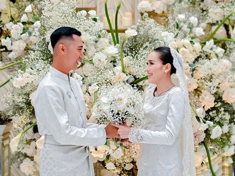 Finally Posting Ayu Ting Ting's Engagement Photos, Umi Kalsum: You Deserve to Be Happy, My Child