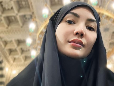 Deretan Foto Nindy Ayunda Setelah Memutuskan Tampil Berhijab, Makin Berseri dan Adem