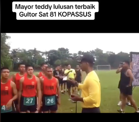 ⁠Momen Lawas Mayor Teddy Lagi Latihan Lari saat di Kopassus, Netizen 'Paling Putih dan Lucu'