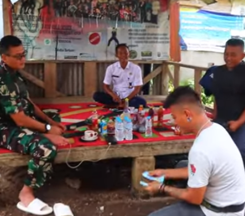 Tukang Bakso Penuh Tato Dapat Rezeki Nomplok Dagangannya Diborong Mayjen TNI Kunto 'Rezeki Anak Salih'