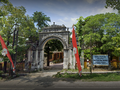 Dulu Gapura Makam Kini Jadi Gerbang Sekolah, Potret SD di Tuban Ini Curi Perhatian