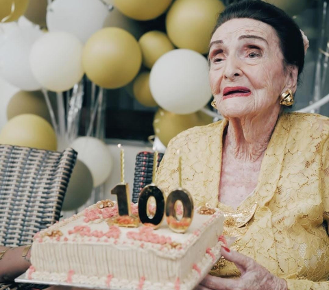 Potret Ultah Nenek Sharena Delon yang Genap Berusia 100 Tahun, Paras Cantiknya Buat Netizen Kagum