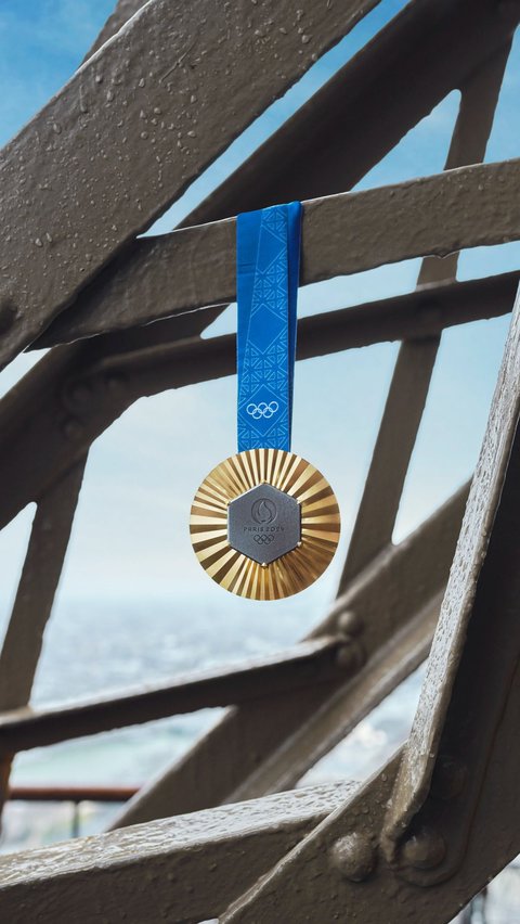 Paris 2024 Olympic Medal Uses Eiffel Tower Fragment | trstdly: trusted ...