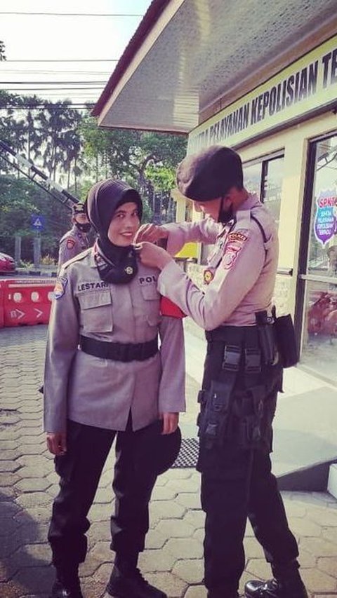 Momen Unik Orangtua & Anak Sama-sama Polisi Dinas di Tempat yang Sama, di Kantor Komandan di Rumah Keluarga