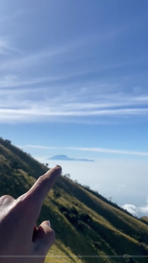 Potret Pemandangan Sangar dari Merbabu, Bisa Lihat 8 Gunung Lainnya, Apa Saja?<br>