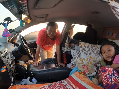 Sulap Mobil Sedan Jadi 'Rumah', Keluarga ini Modal Nekat Keliling Indonesia