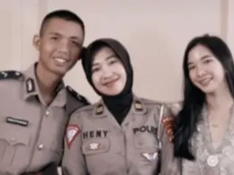 Momen Unik Orangtua & Anak Sama-sama Polisi Dinas di Tempat yang Sama, di Kantor Komandan di Rumah Keluarga