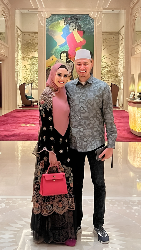 Look Modest Kartika Putri While Carrying a Bag Worth Rp1 Billion