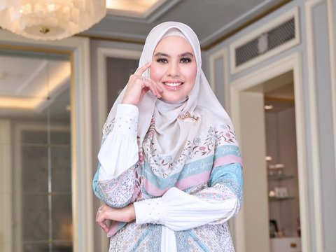 Look Modest Kartika Putri While Carrying a Bag Worth Rp1 Billion