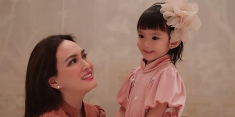 Pesona Shandy Aulia Rayakan Imlek Bareng Claire, Sang Putri Makin Cantik Seperti sang Mama