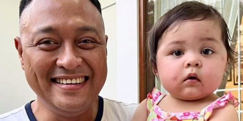 Momen Bahagia Gracia Indri Pulang ke Indonesia Bersama Suami dan Baby Nova, Senang Bisa Berkumpul dengan Keluarga