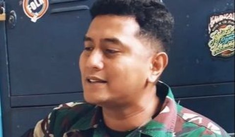 Prajurit TNI Nyanyi