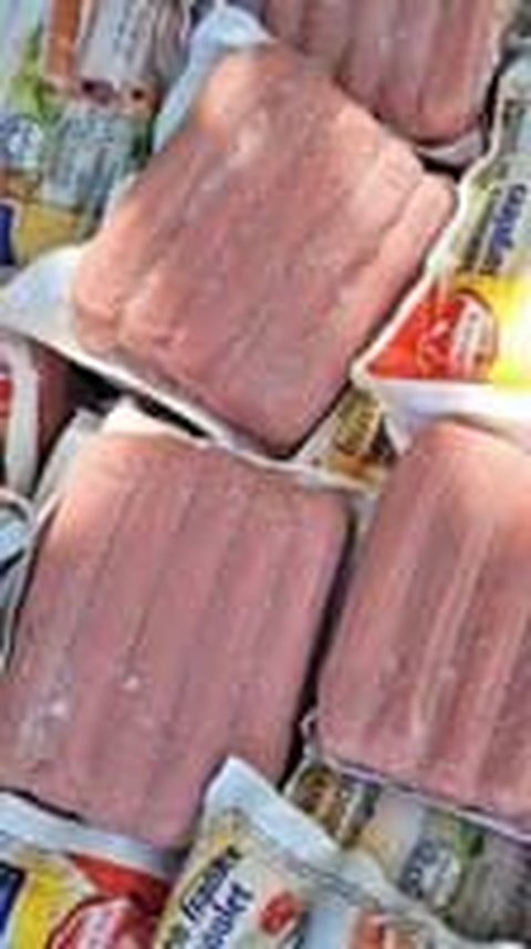 Nyaris, Ratusan Kilogram Sosis Ayam Ilegal Diselundupkan ke NTT