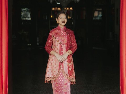 10 Portraits of Kahiyang Ayu with Chinese New Year Theme, Focused on Her Slim Body