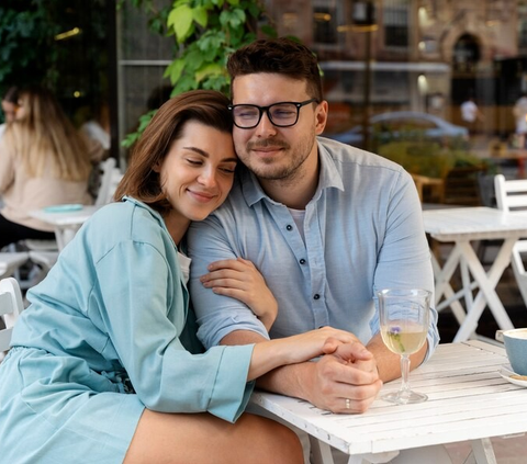 Mengapa Pasangan Bahagia Jarang Berbagi Kehidupan di Medsos? Ini Alasannya