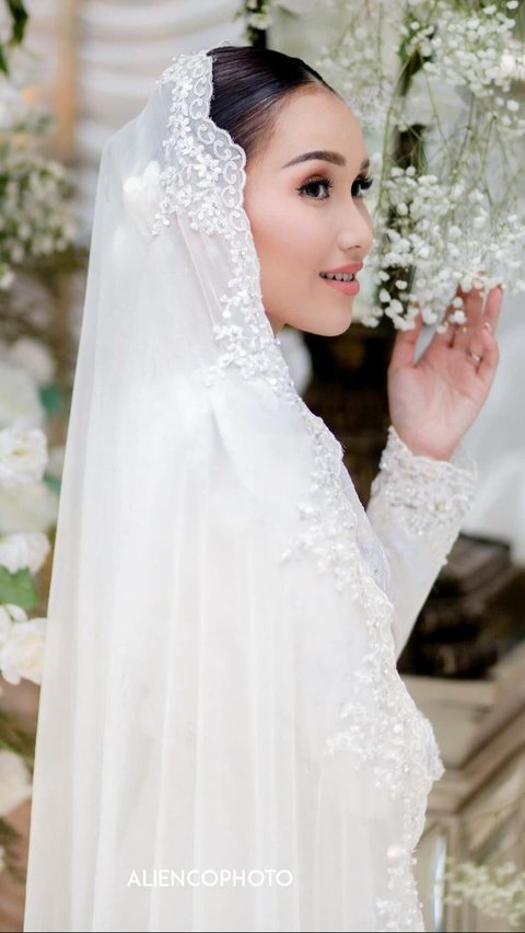 Ayu Ting Ting's Charm on the Engagement Day, Flawless Makeup Makes Her Aura Shine