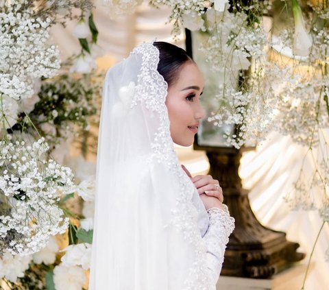 The Enchanting Ayu Ting Ting on Engagement Day, Flawless Makeup Makes Her Aura Radiate