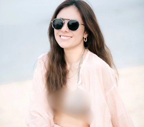 Create a Stir! Wulan Guritno's Bikini Portrait Worth Almost Rp10 Million