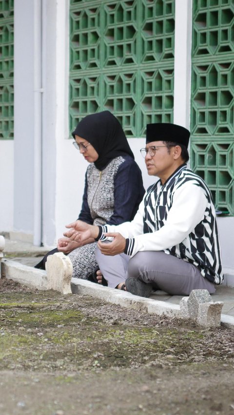 Potret Cak Imin Isi Masa Tenang Pemilu: Sowan ke Ibu Minta Doa & Ziarah ke Makam Kakek Buyut