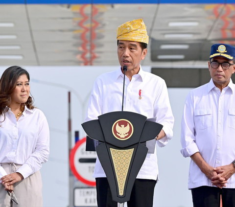 Presiden Jokowi Mencoblos di TPS 10 Gambir