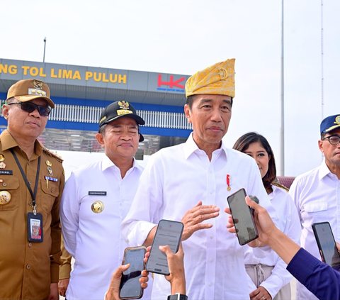 Presiden Jokowi Mencoblos di TPS 10 Gambir