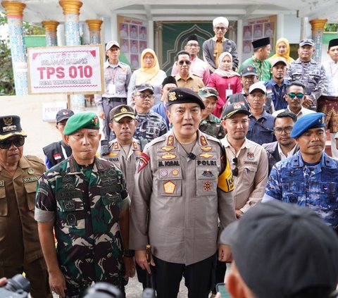 Kapolda Riau dan Kapolres Meranti Tinjau TPS di Pulau Terluar, Semangati Petugas