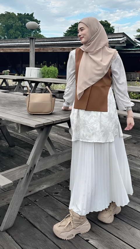 Portrait of Soft Look Inara Rusli with Beige Nuance Outfit