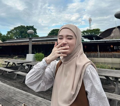 Portrait of Soft Look Inara Rusli with Beige Nuance Outfit