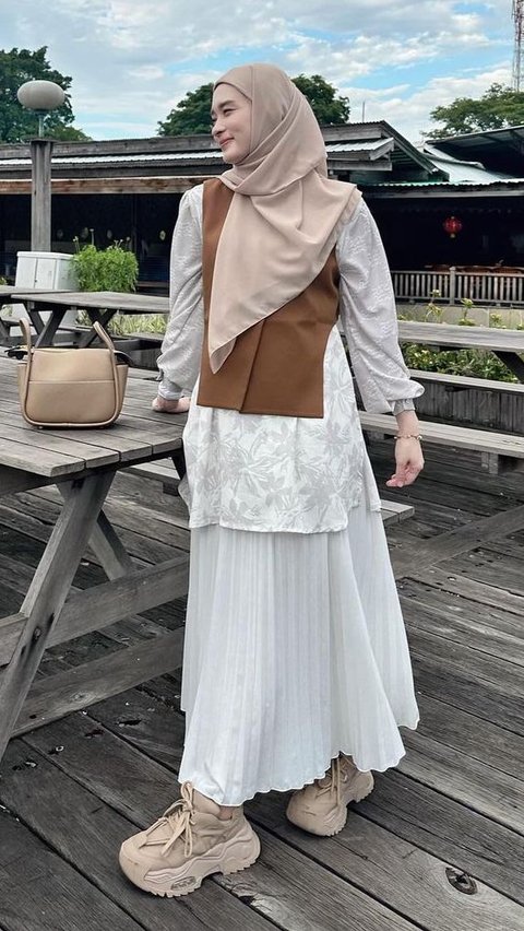 Portrait of Soft Look Inara Rusli with Beige Nuance Outfit