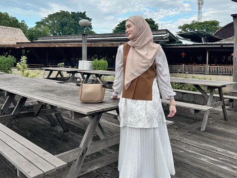 Portrait of Soft Look Inara Rusli with Beige Nuance Outfit