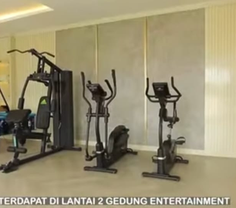 Potret Ruang Olahraga Ustaz Solmed yang Ada di Gedung Entertainment Rumahnya, Mpok Alpa Soroti Hal Ini