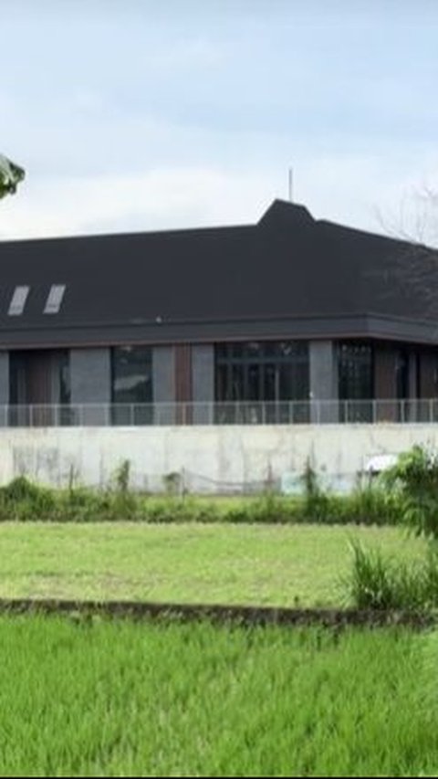 This is a picture of Ganjar Pranowo's new house in Wedomartani, Sleman, Yogyakarta.