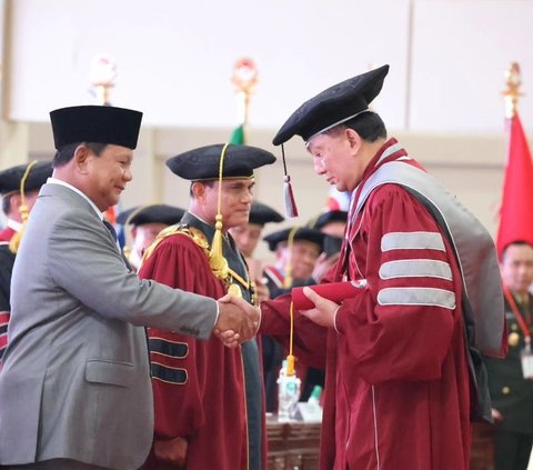 Letjen TNI Eks Wamenhan Lulus S3 Raih Summa Cumlaude di Usia 71 Tahun, Kini Bergelar Doktor