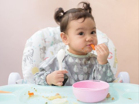 Free of Hassle, How to Prepare Food for Your Little One While Traveling