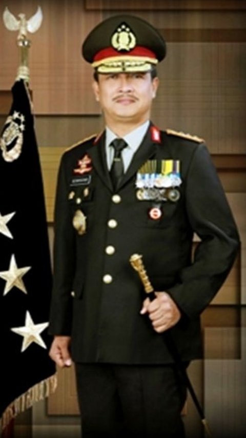 Sebagai informasi, Komjen (Purn) Oegroseno adalah seorang purnawirawan perwira tinggi Polri yang terakhir menjabat sebagai Wakapolri.