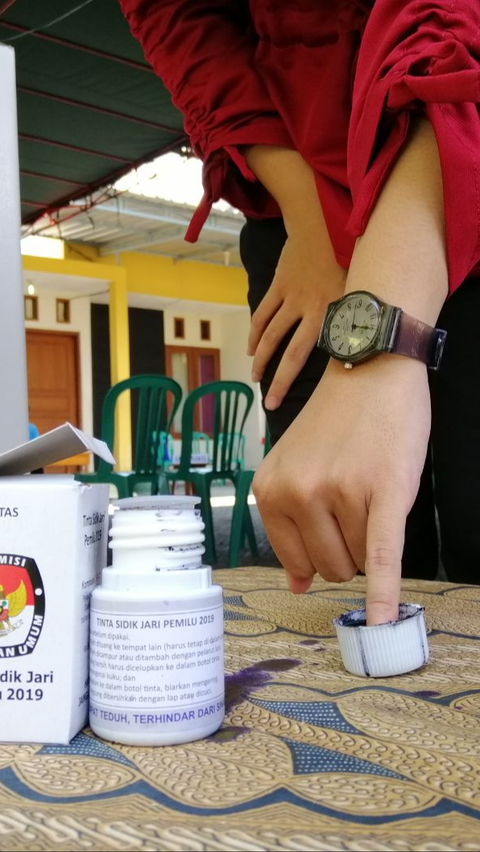 Voting Can Get Shopping Discounts at the Mall, Just Show the Ink on the Pinky Finger