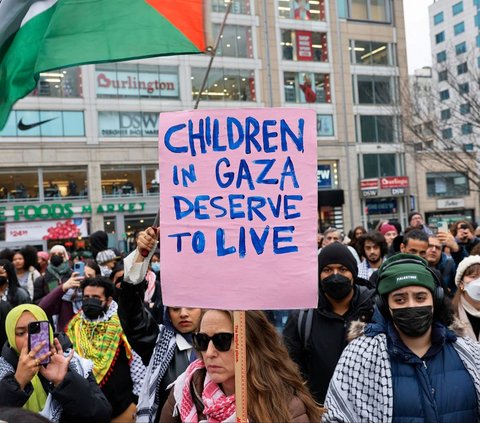 FOTO: Aksi Ribuan Orang di Amerika Kecam Serangan Terbaru Israel ke Jalur Gaza