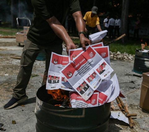 FOTO: KPU Musnahkan Ribuan Lembar Surat Suara untuk Pemilih Luar Negeri, Ini Penyebabnya