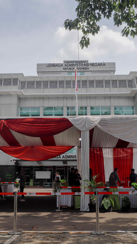 FOTO: Menengok Persiapan TPS 10 yang Akan Menjadi Tempat Coblos Presiden Jokowi<br>