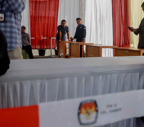 FOTO: Menengok Persiapan TPS 10 yang Akan Menjadi Tempat Coblos Presiden Jokowi