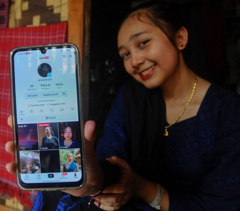 FOTO: Pesona Sarti, Gadis Cantik Baduy Luar yang Jadi Seleb TikTok dan Punya 900 Ribu Follower